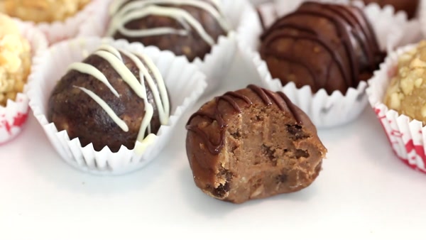 Chocolate protein balls